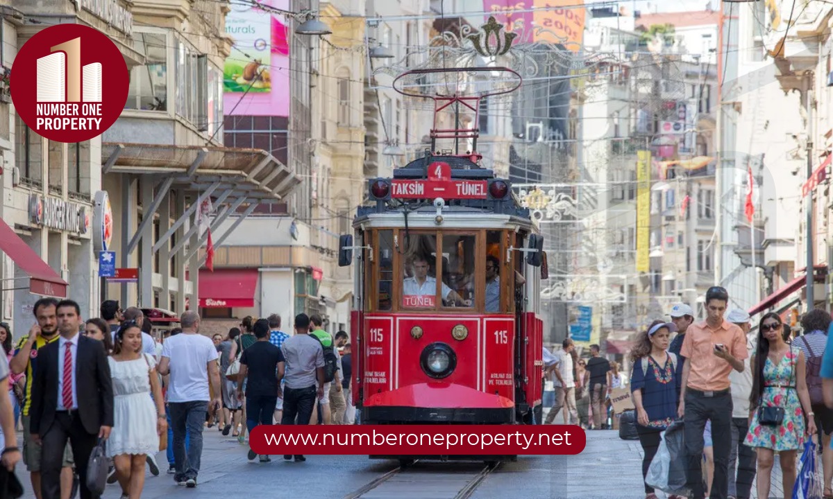 شارع الاستقلال في تقسيم اسطنبول