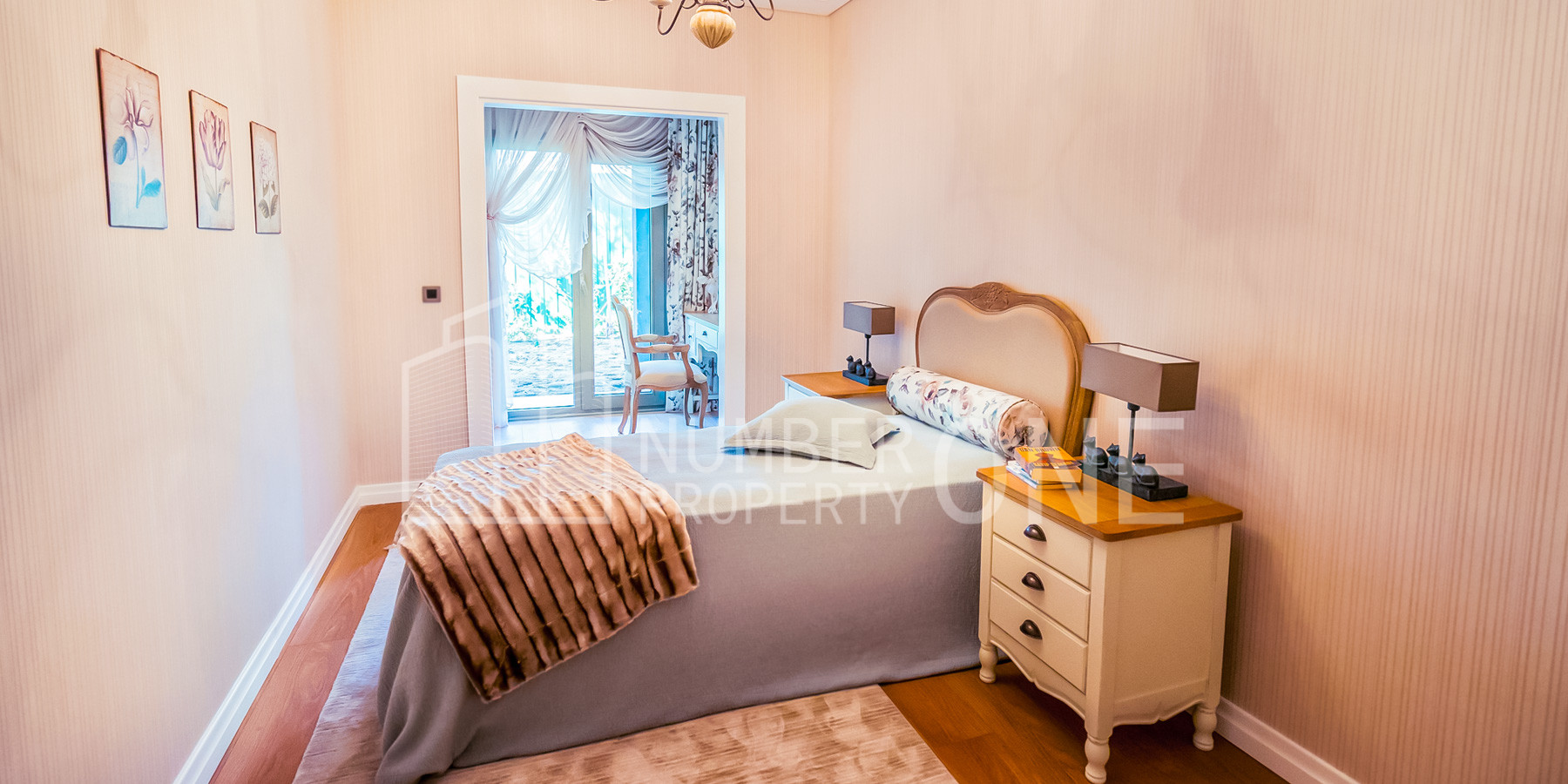 مشروع عائلي بإطلالة على وادي الحياة