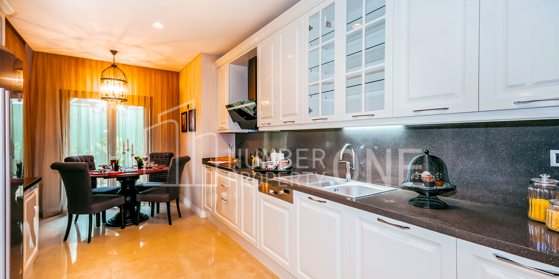 مشروع عائلي بإطلالة على وادي الحياة