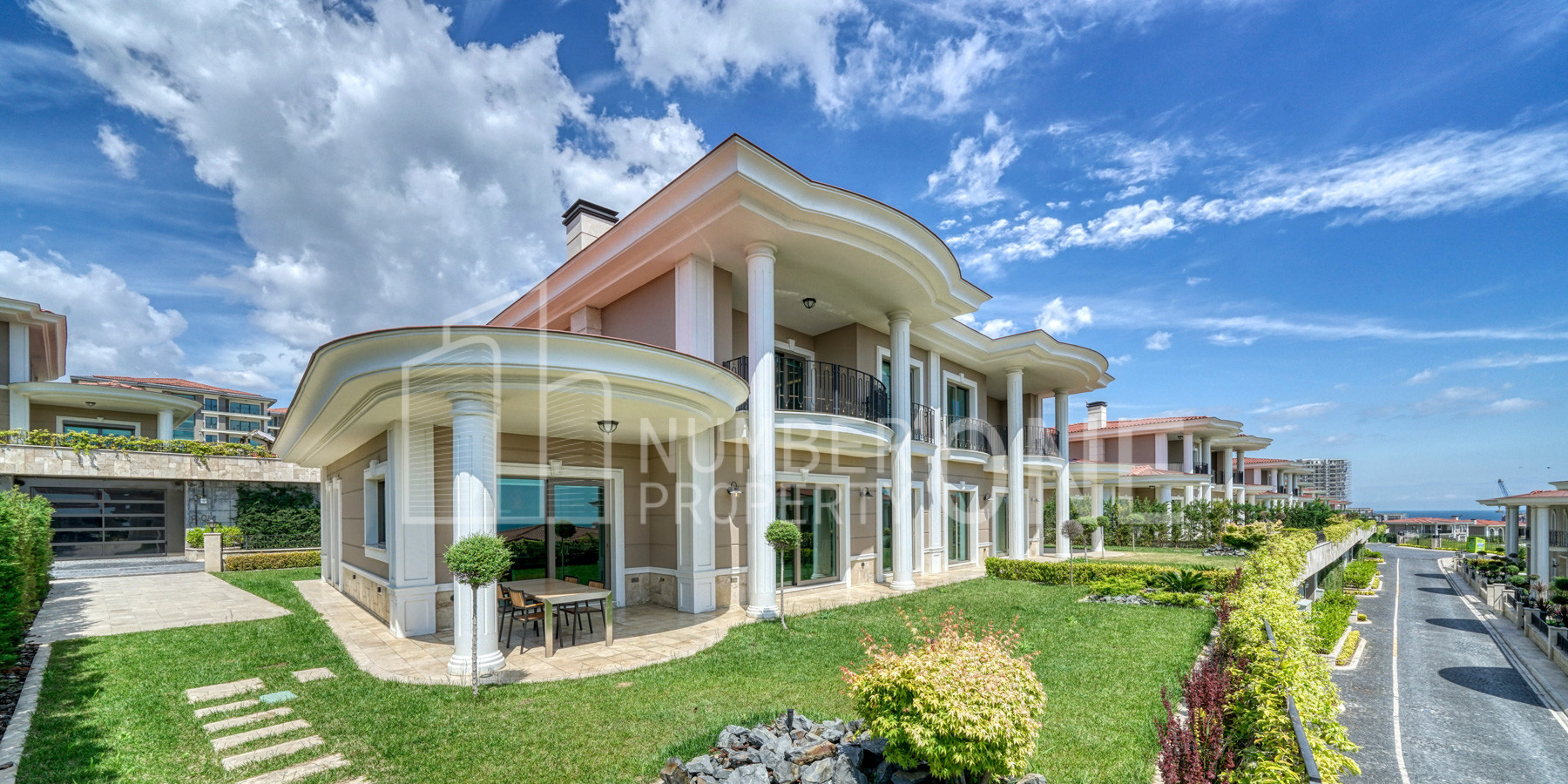 مشروع عملاق بإطلالة على المارينا