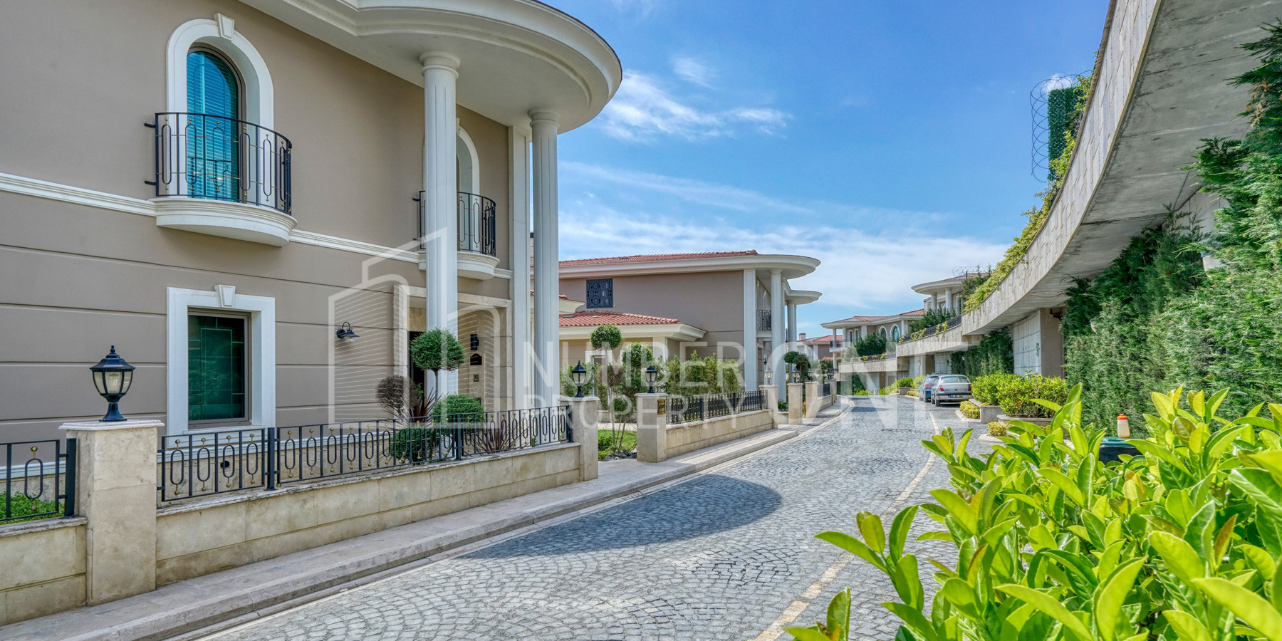 مشروع عملاق بإطلالة على المارينا