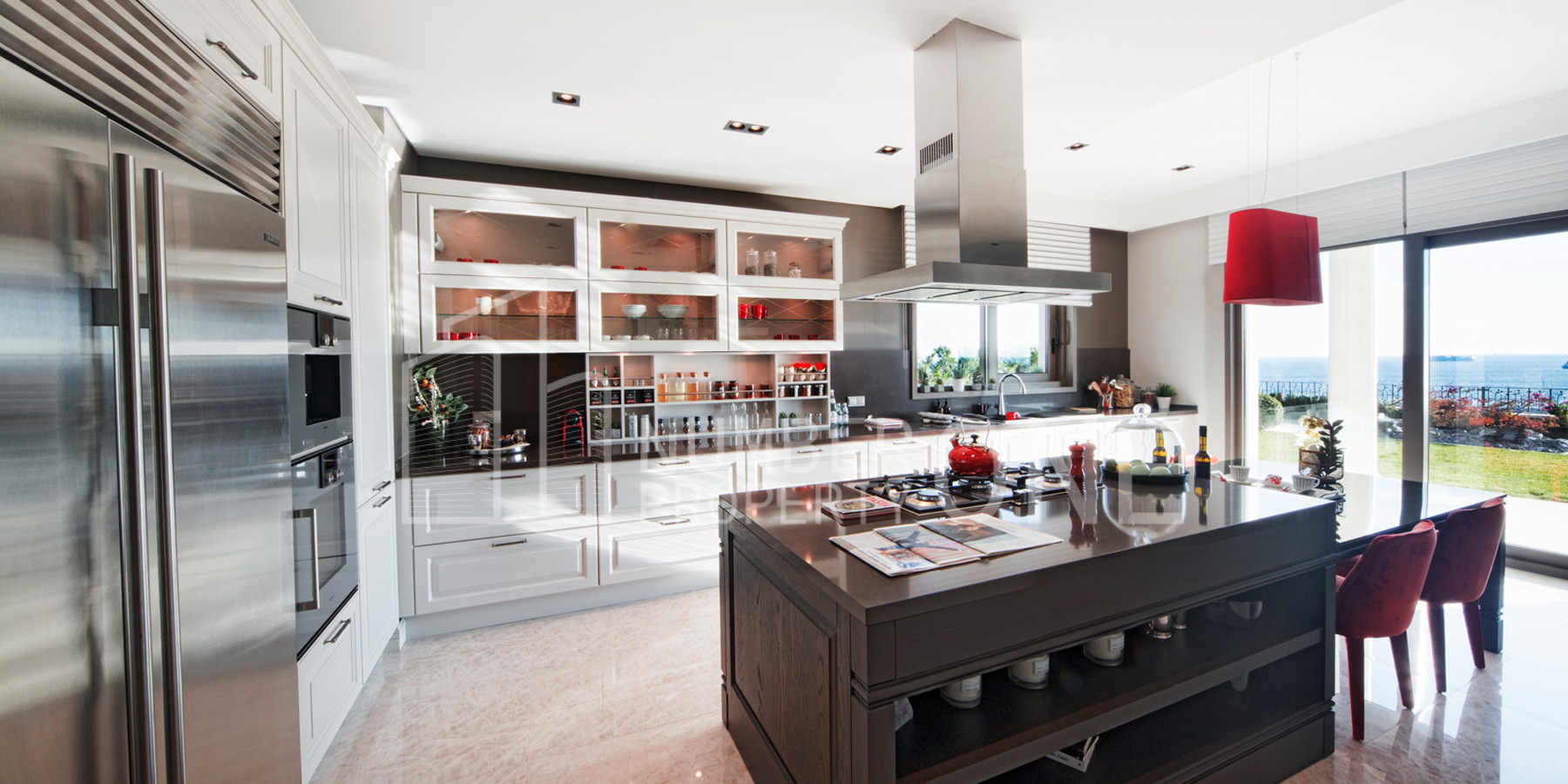 مشروع عملاق بإطلالة على المارينا