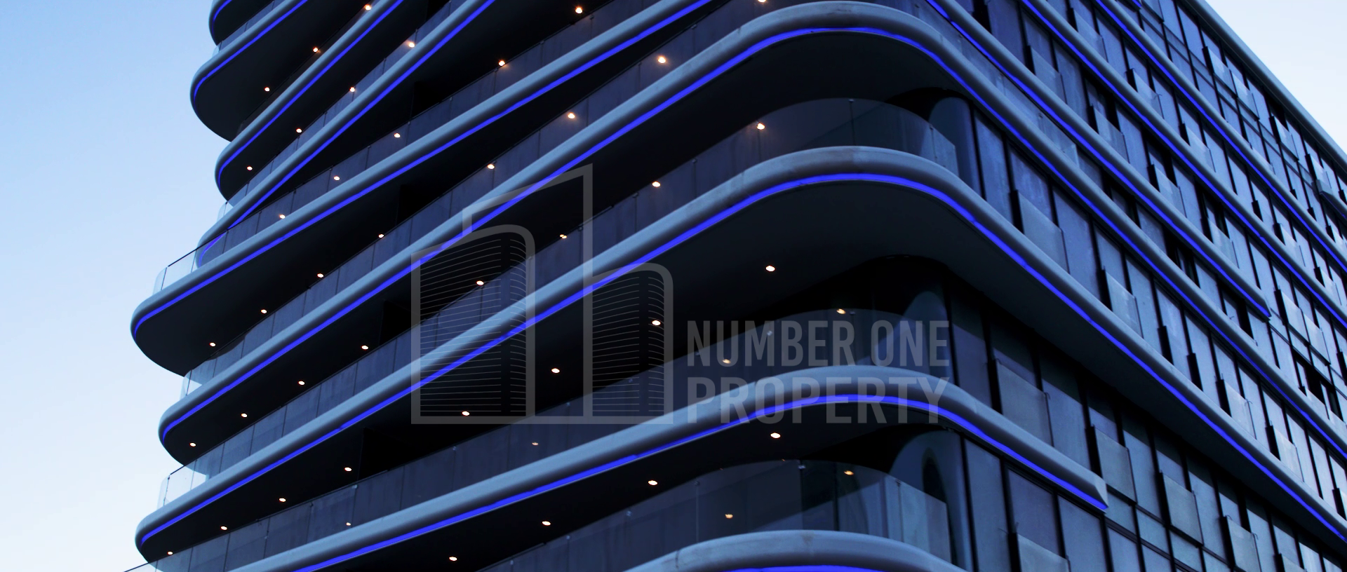 مشروع متميز بأطلالة بانورامية على البحر