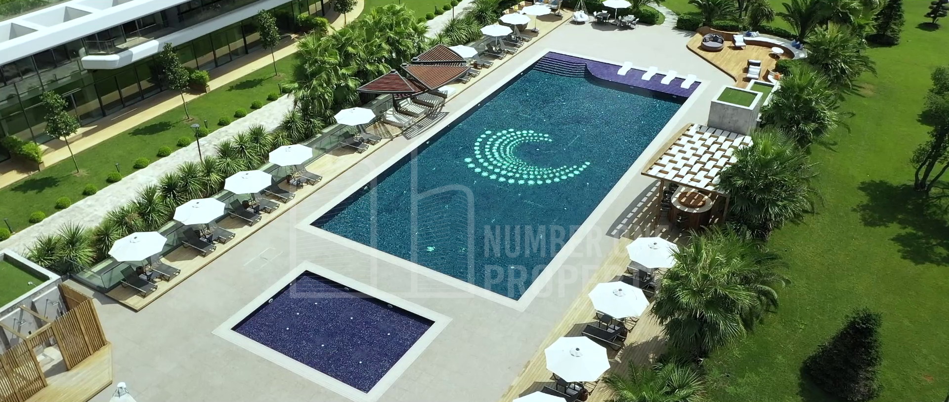 مشروع متميز بأطلالة بانورامية على البحر